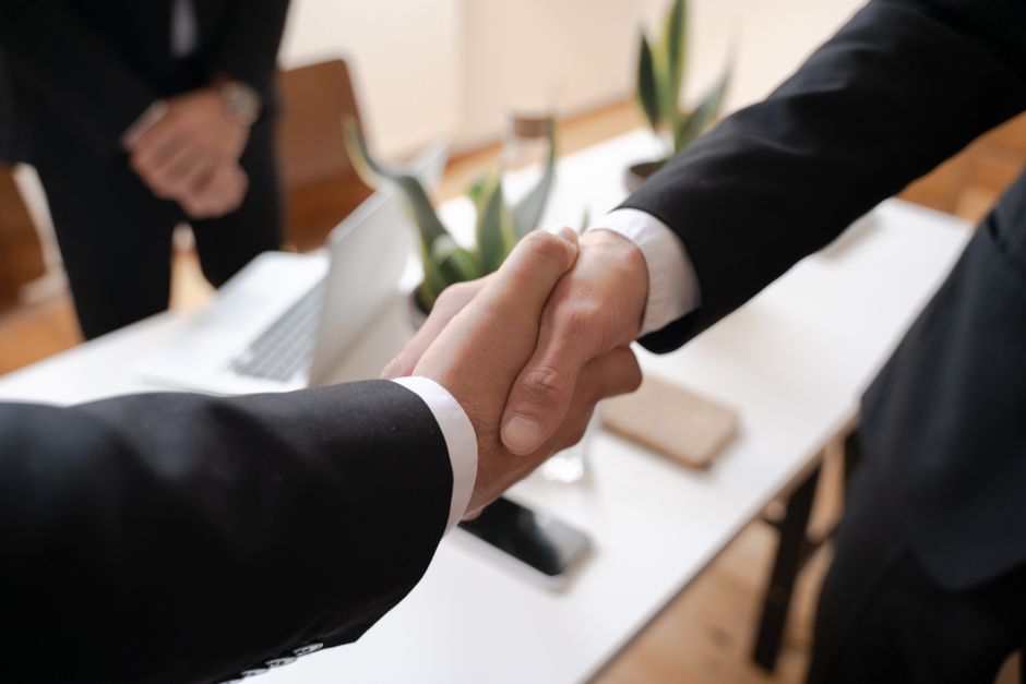 Psychological Tactics to Master Car Price Negotiations